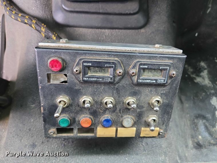 image for item EM7472 2005 Ford F550  utility / service truck