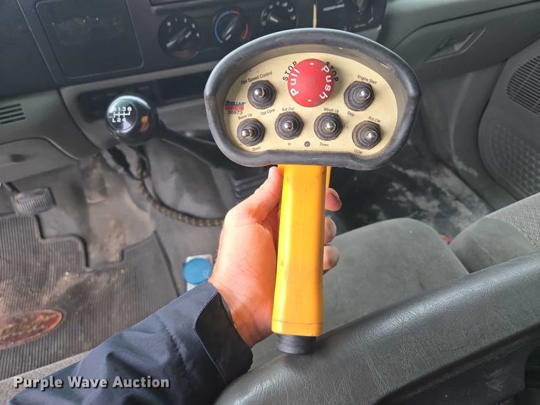 image for item EM7472 2005 Ford F550  utility / service truck