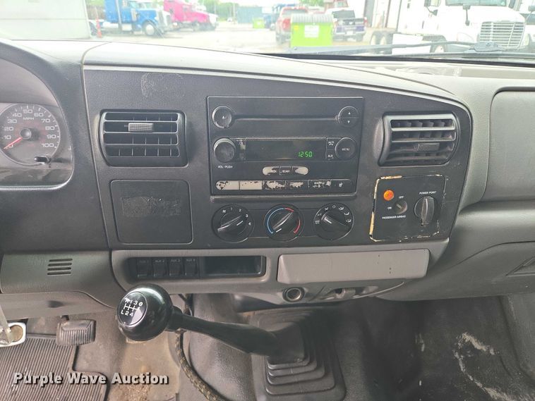 image for item EM7472 2005 Ford F550  utility / service truck