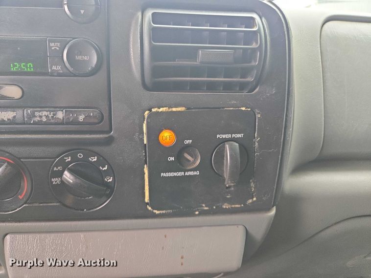 image for item EM7472 2005 Ford F550  utility / service truck