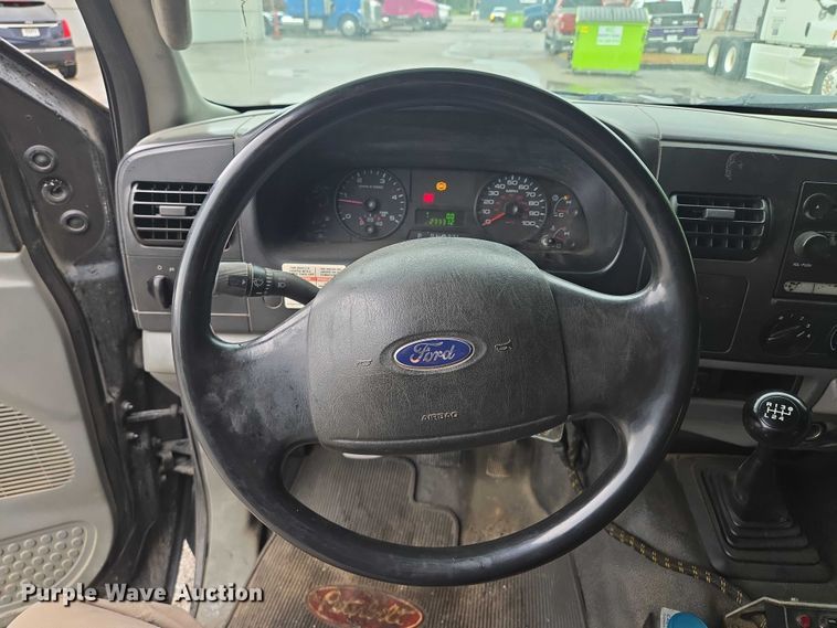 image for item EM7472 2005 Ford F550  utility / service truck