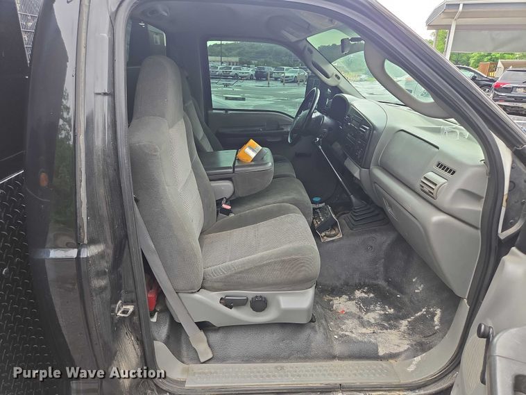 image for item EM7472 2005 Ford F550  utility / service truck