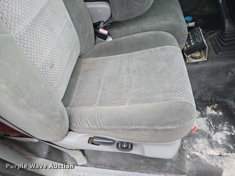 image for item EM7472 2005 Ford F550  utility / service truck