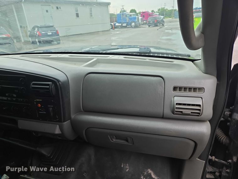 image for item EM7472 2005 Ford F550  utility / service truck