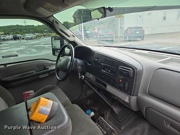 image for item EM7472 2005 Ford F550  utility / service truck