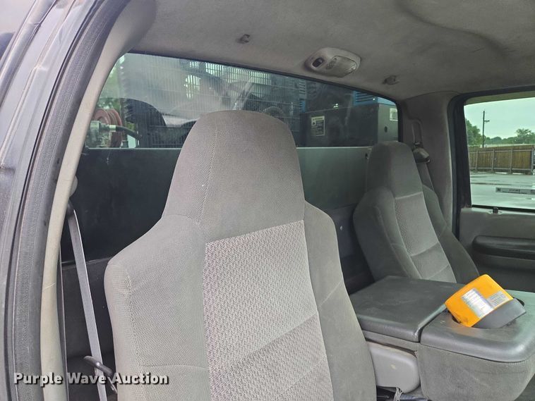 image for item EM7472 2005 Ford F550  utility / service truck