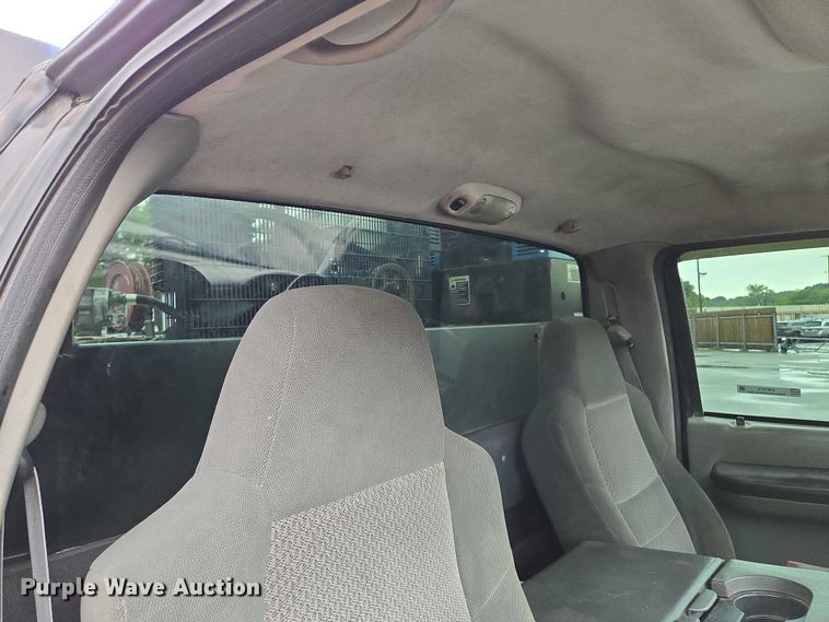 image for item EM7472 2005 Ford F550  utility / service truck