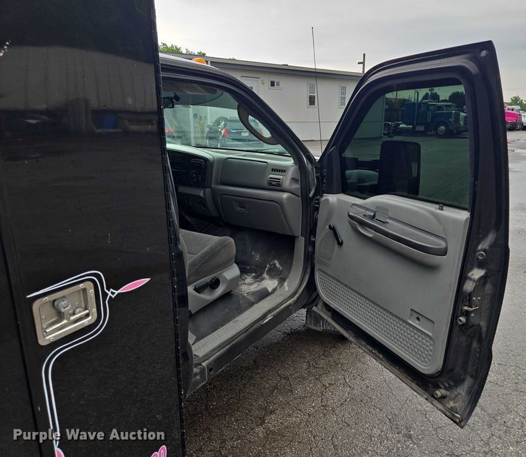 image for item EM7472 2005 Ford F550  utility / service truck