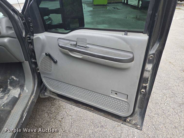 image for item EM7472 2005 Ford F550  utility / service truck