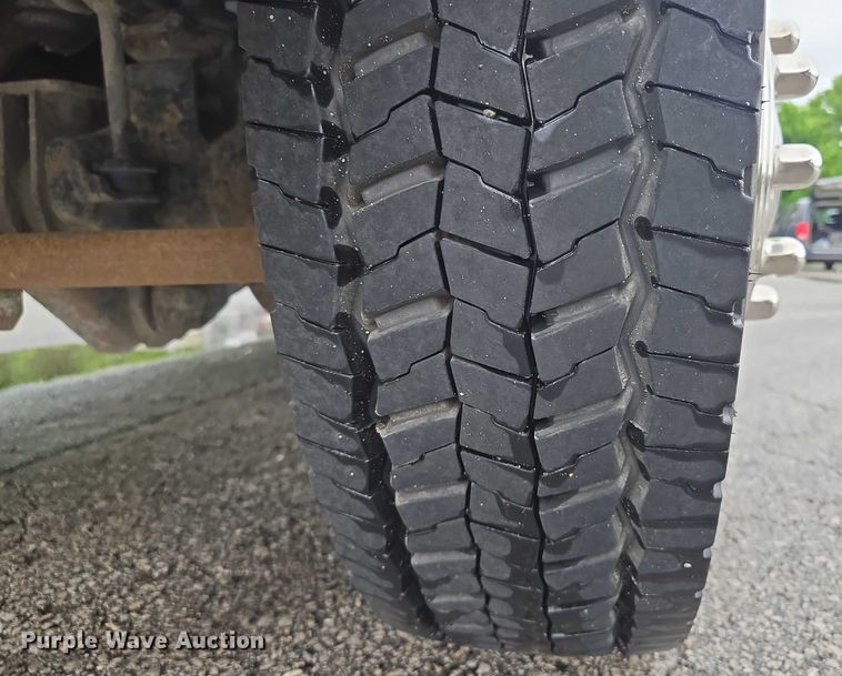 image for item EM7472 2005 Ford F550  utility / service truck