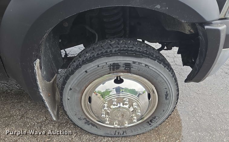 image for item EM7472 2005 Ford F550  utility / service truck