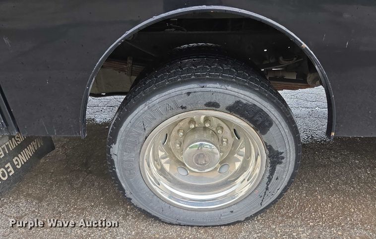 image for item EM7472 2005 Ford F550  utility / service truck