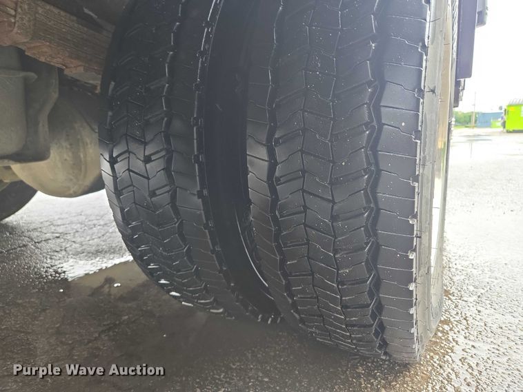 image for item EM7472 2005 Ford F550  utility / service truck