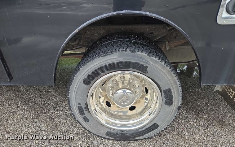 image for item EM7472 2005 Ford F550  utility / service truck