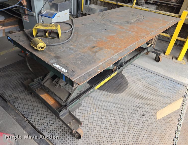 image for item EM7488 Hydraulic lift table