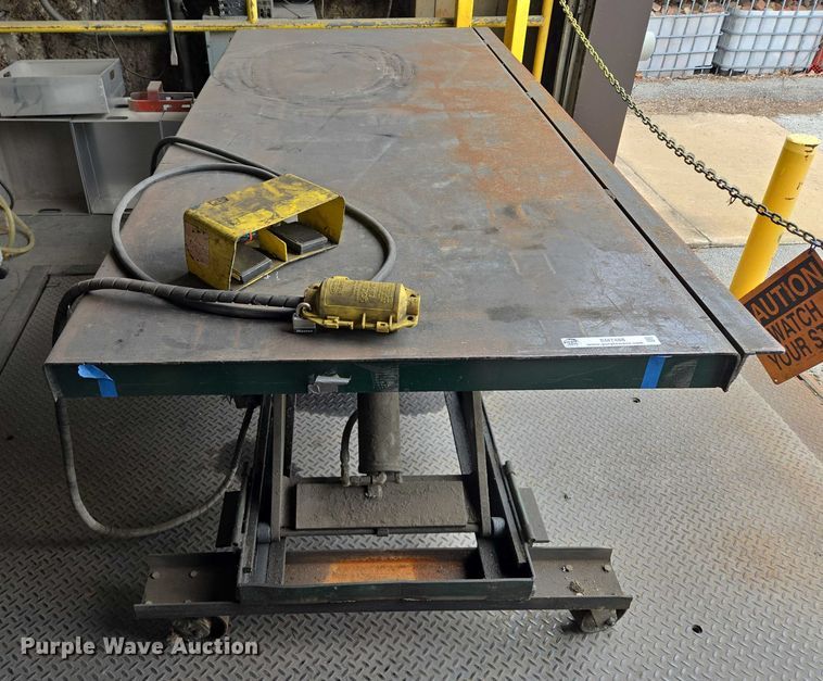 image for item EM7488 Hydraulic lift table