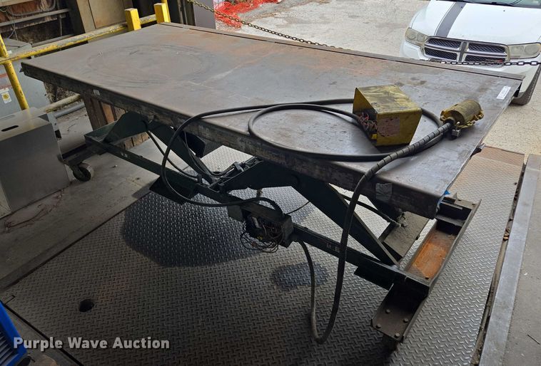image for item EM7488 Hydraulic lift table