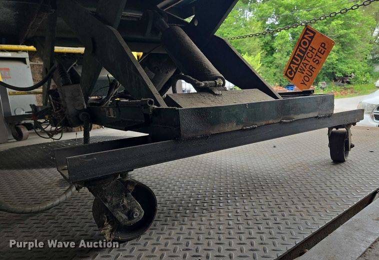 image for item EM7488 Hydraulic lift table