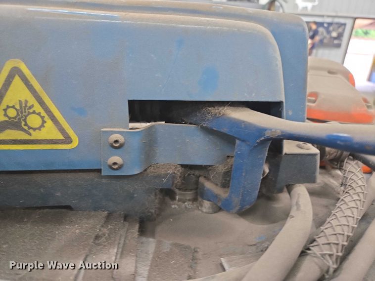 image for item EM7490 LockFormer bender