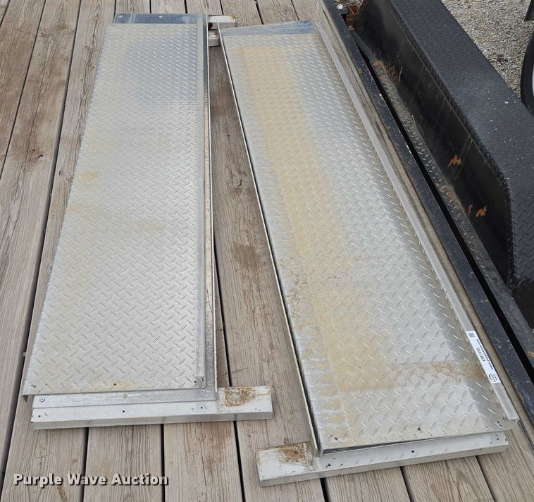 image for item EM7495 Trailer side panels