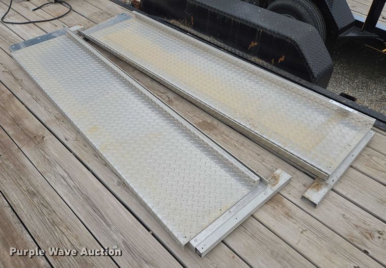 image for item EM7495 Trailer side panels