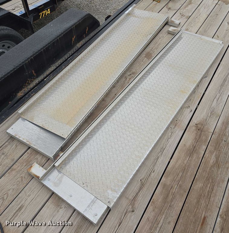 image for item EM7495 Trailer side panels