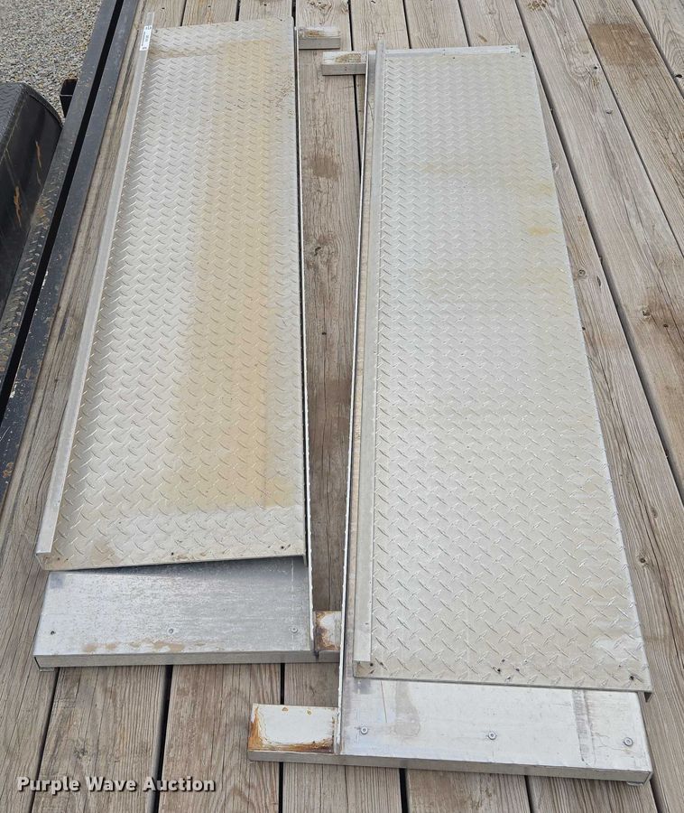 image for item EM7495 Trailer side panels