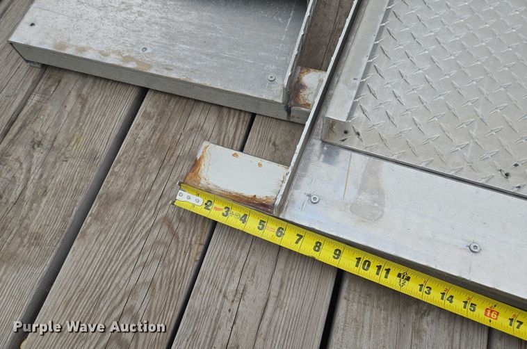 image for item EM7495 Trailer side panels