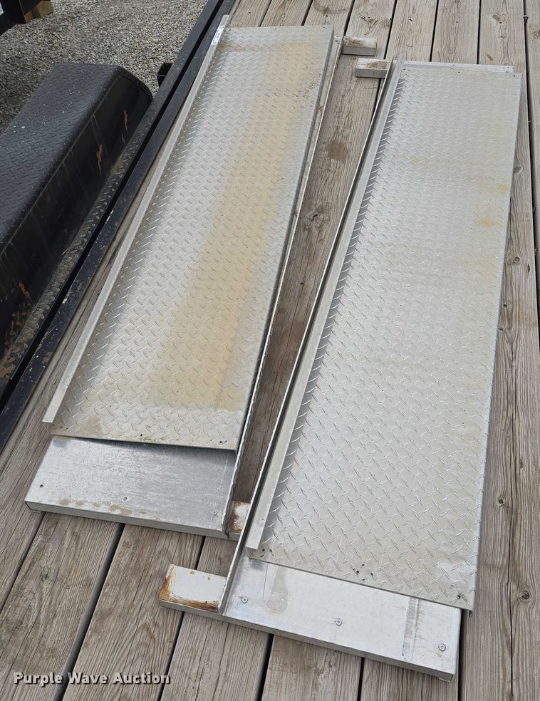 image for item EM7495 Trailer side panels