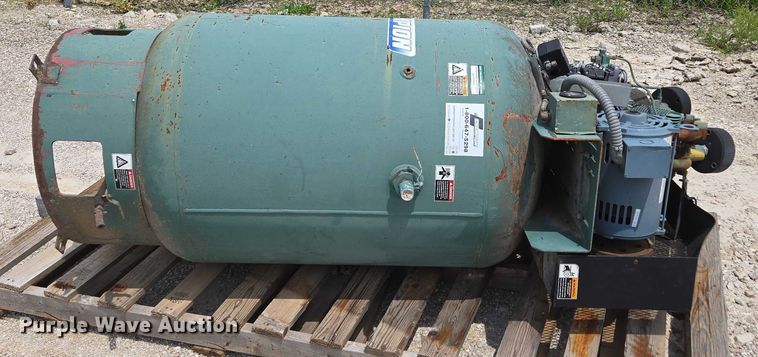 image for item EN3808 Champion VR10-12 air compressor