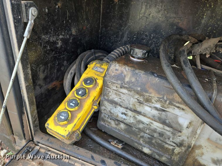 image for item EN8037 2017 Midsota FB32GN tilt deck equipment trailer