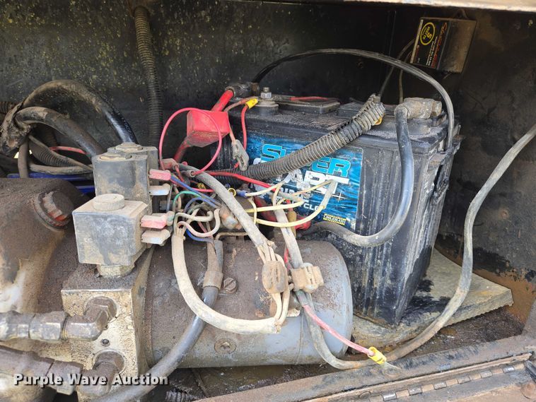 image for item EN8037 2017 Midsota FB32GN tilt deck equipment trailer