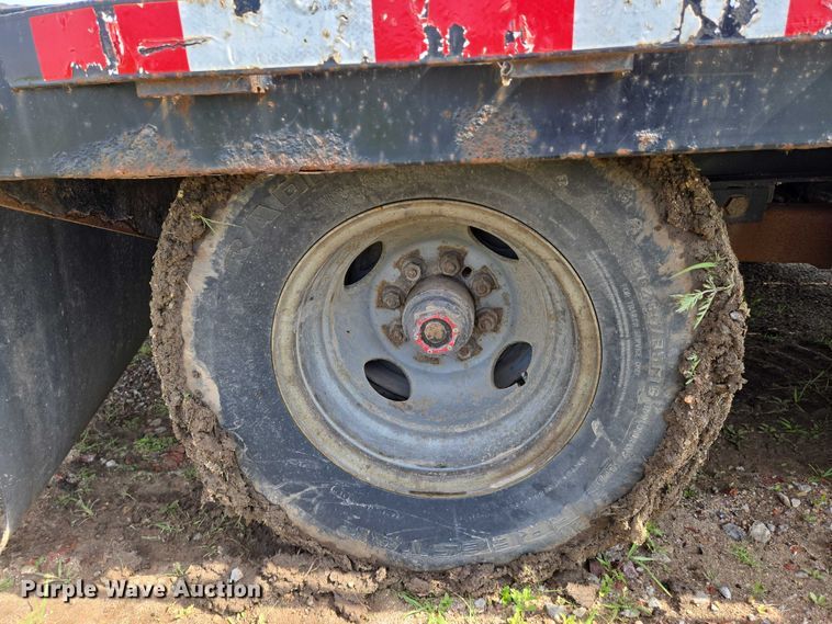 image for item EN8037 2017 Midsota FB32GN tilt deck equipment trailer