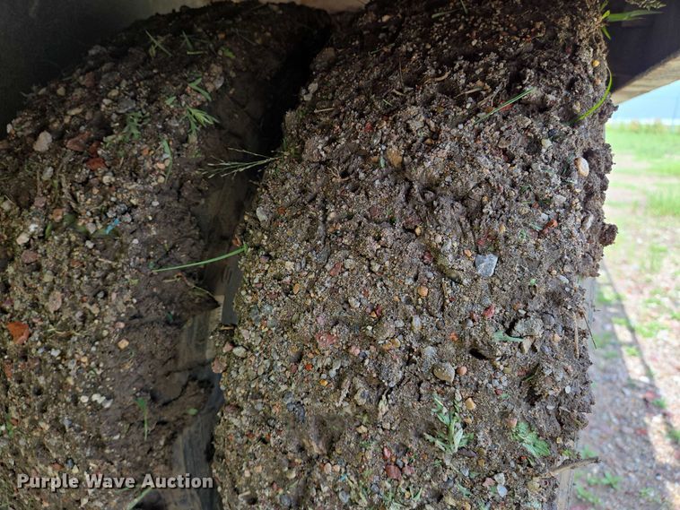 image for item EN8037 2017 Midsota FB32GN tilt deck equipment trailer