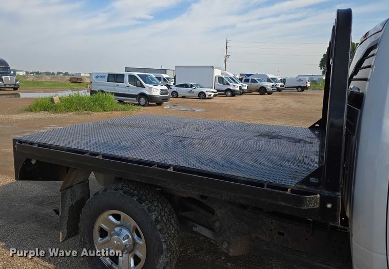 image for item EN8040 2018 Dodge Ram 2500 Crew Cab flatbed pickup truck