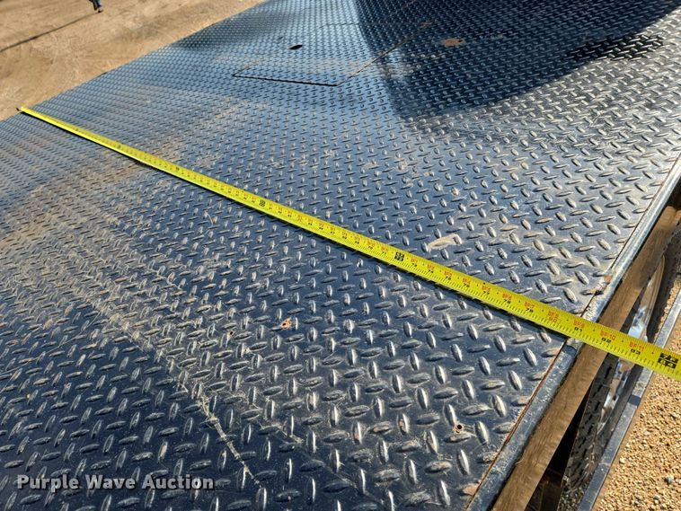 image for item EN8040 2018 Dodge Ram 2500 Crew Cab flatbed pickup truck