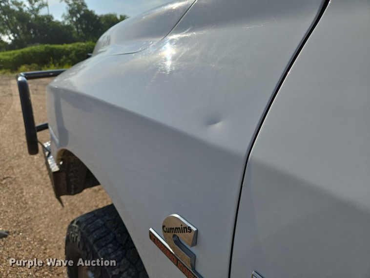 image for item EN8040 2018 Dodge Ram 2500 Crew Cab flatbed pickup truck