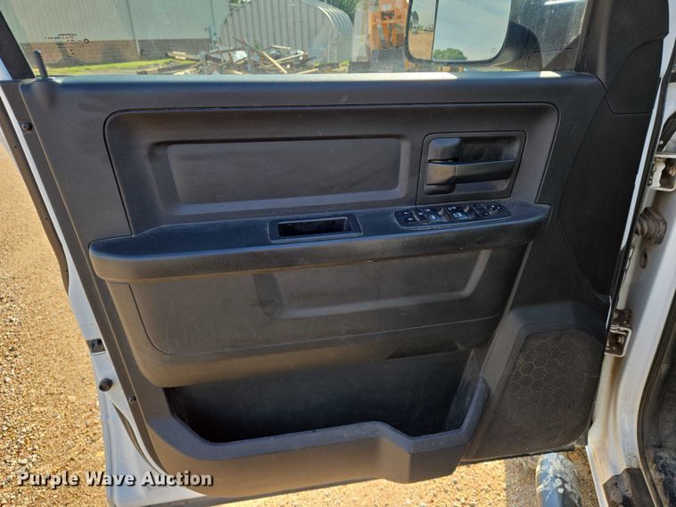 image for item EN8040 2018 Dodge Ram 2500 Crew Cab flatbed pickup truck