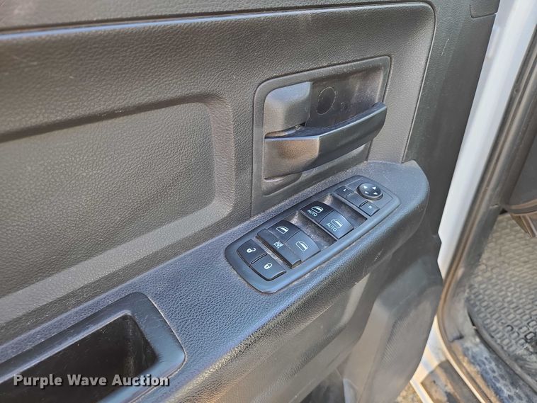 image for item EN8040 2018 Dodge Ram 2500 Crew Cab flatbed pickup truck