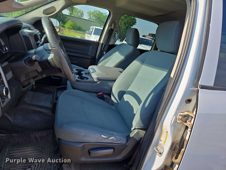 image for item EN8040 2018 Dodge Ram 2500 Crew Cab flatbed pickup truck