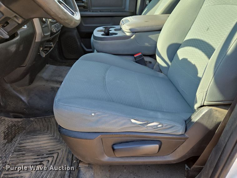 image for item EN8040 2018 Dodge Ram 2500 Crew Cab flatbed pickup truck