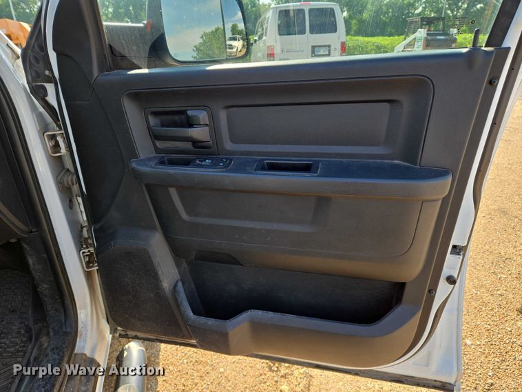 image for item EN8040 2018 Dodge Ram 2500 Crew Cab flatbed pickup truck