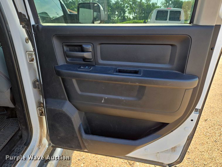 image for item EN8040 2018 Dodge Ram 2500 Crew Cab flatbed pickup truck