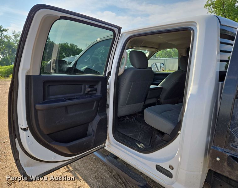 image for item EN8040 2018 Dodge Ram 2500 Crew Cab flatbed pickup truck