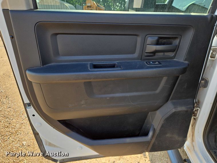 image for item EN8040 2018 Dodge Ram 2500 Crew Cab flatbed pickup truck