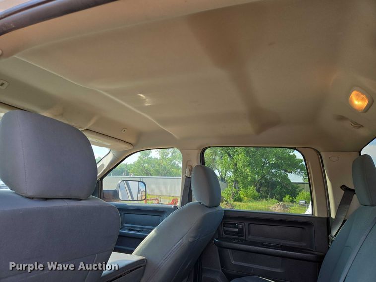 image for item EN8040 2018 Dodge Ram 2500 Crew Cab flatbed pickup truck