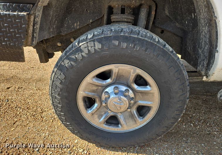 image for item EN8040 2018 Dodge Ram 2500 Crew Cab flatbed pickup truck