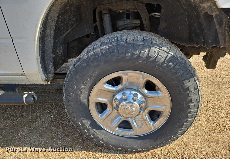 image for item EN8040 2018 Dodge Ram 2500 Crew Cab flatbed pickup truck