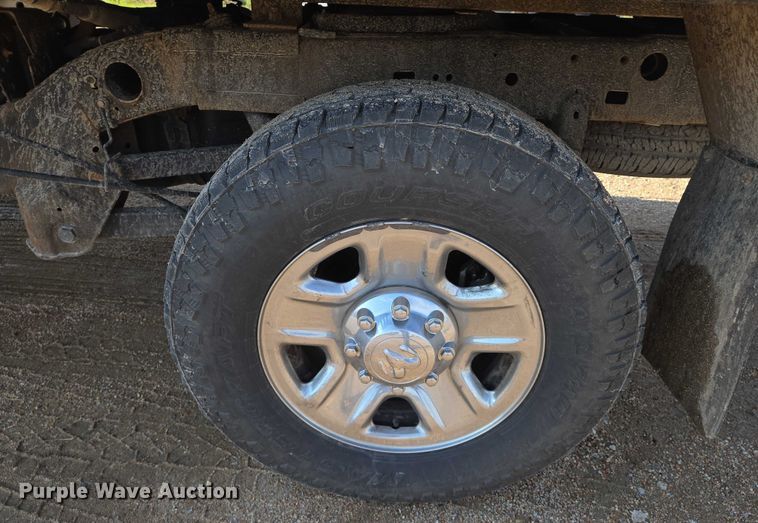 image for item EN8040 2018 Dodge Ram 2500 Crew Cab flatbed pickup truck