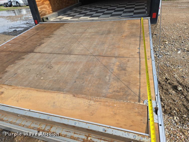 image for item EN8041 2001 Pace enclosed cargo trailer